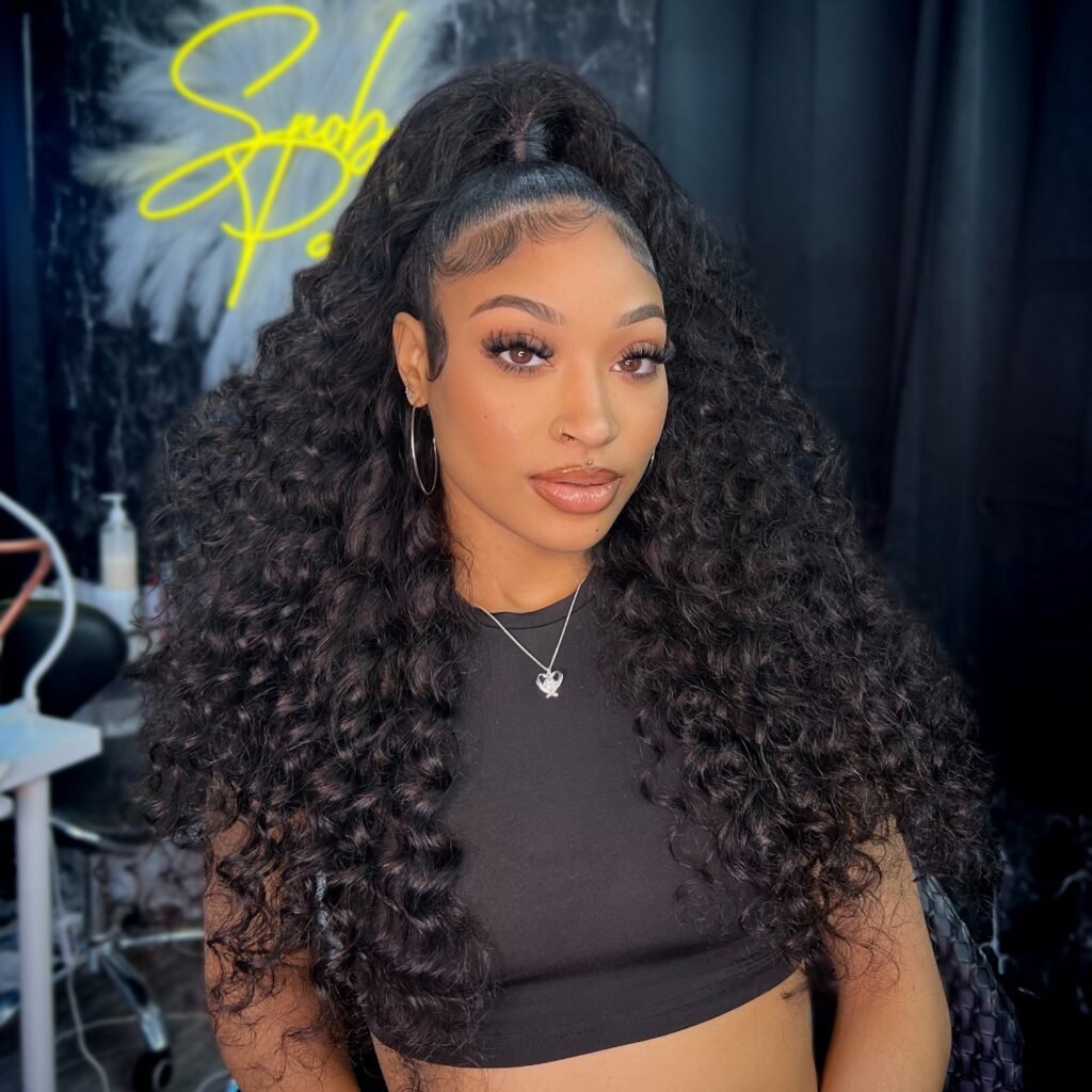long half up half down hair for black woman. Cute long curly ahirstyle to copy.