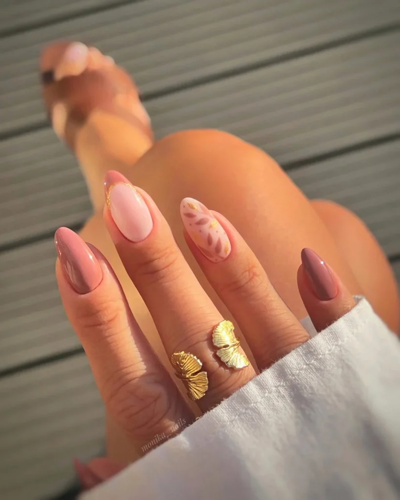 short mauve nails with flower anil art