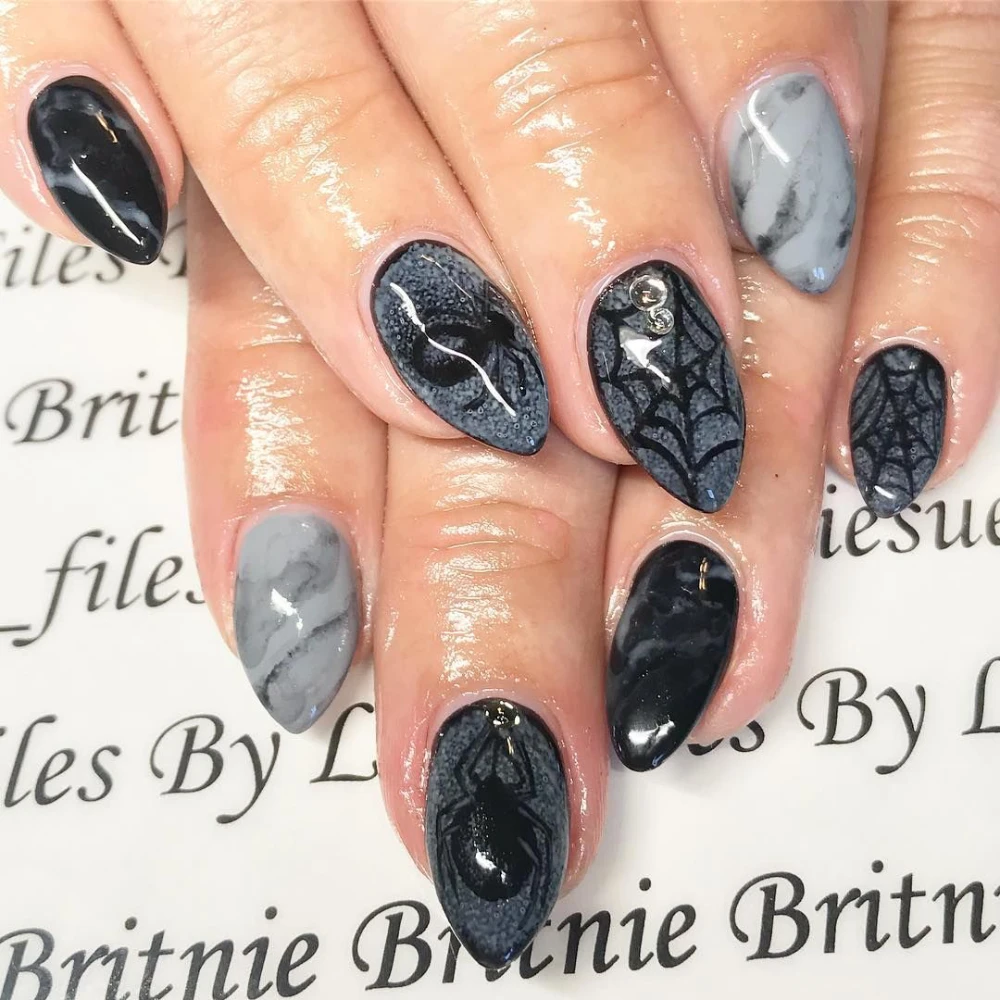 Acrylic Spider Short stunning nails with design