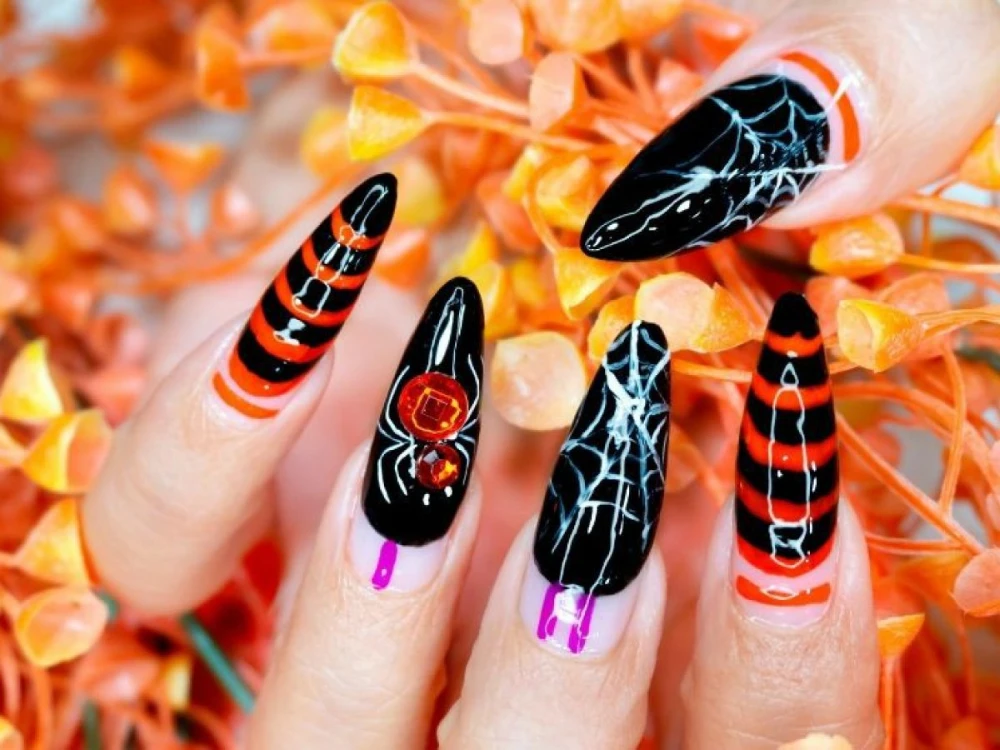 Stripped Long Oval-Shape spider Spook Nails