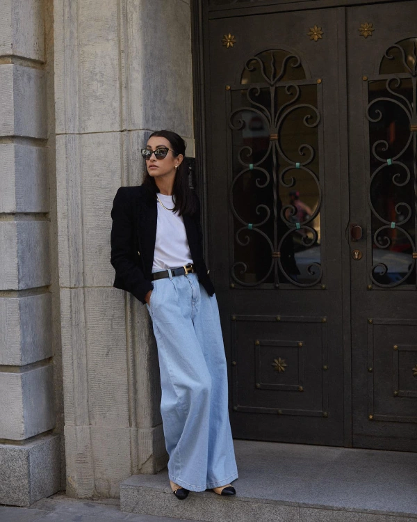 cropped black blazer, white tee and baggy blue jeans