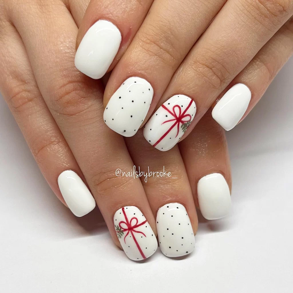 present nails Christmas nail designs white