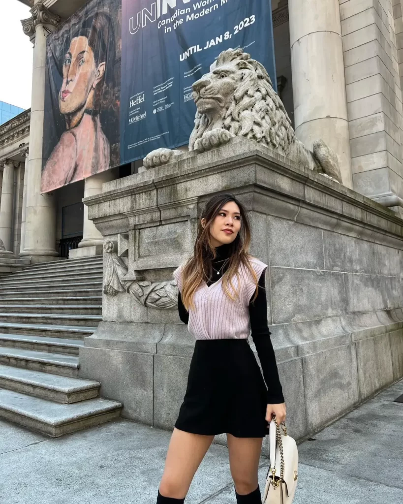 cute style with black skirt and pink top