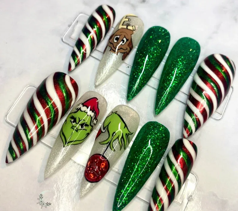 grinch nail art 