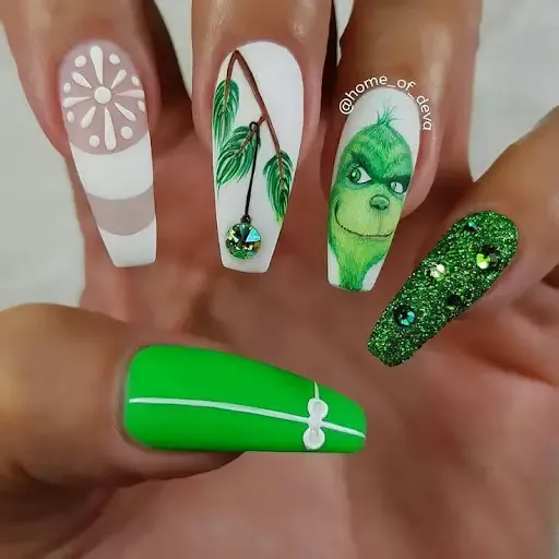 green and white grinch manicure