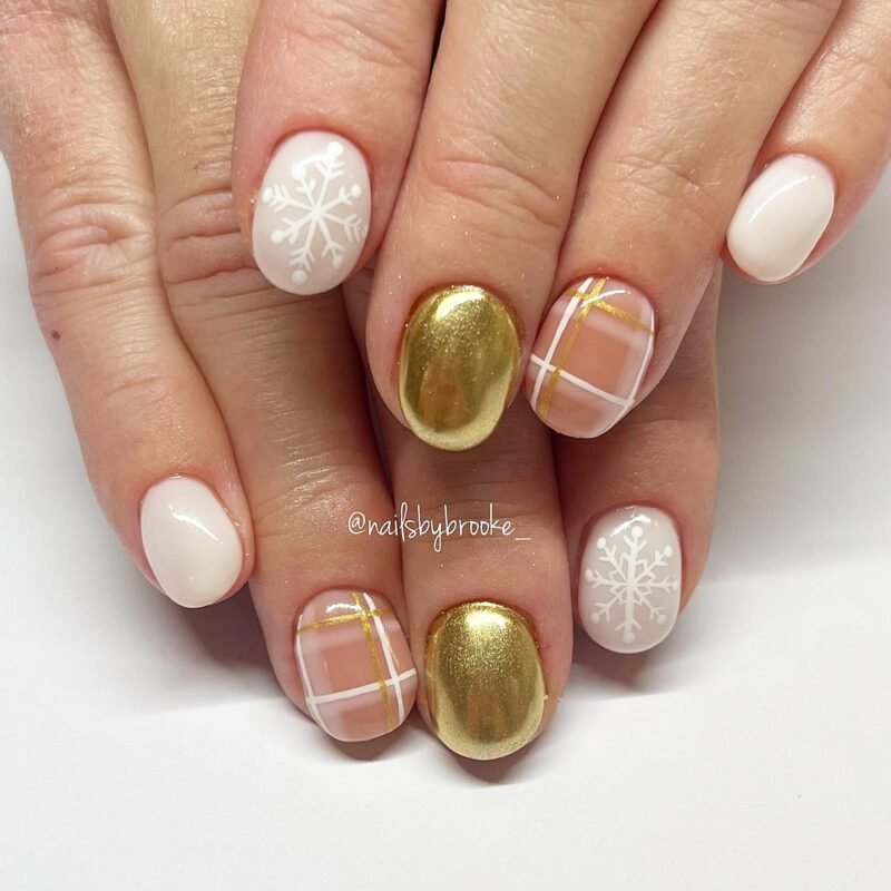 26 Gorgeous White Christmas Nails For The Holiday Season - Inspired Beauty