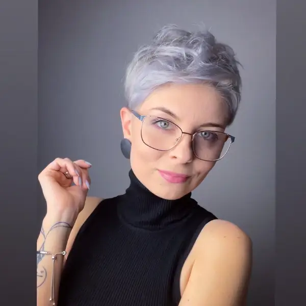 Elegant mature Short Stylish Cut