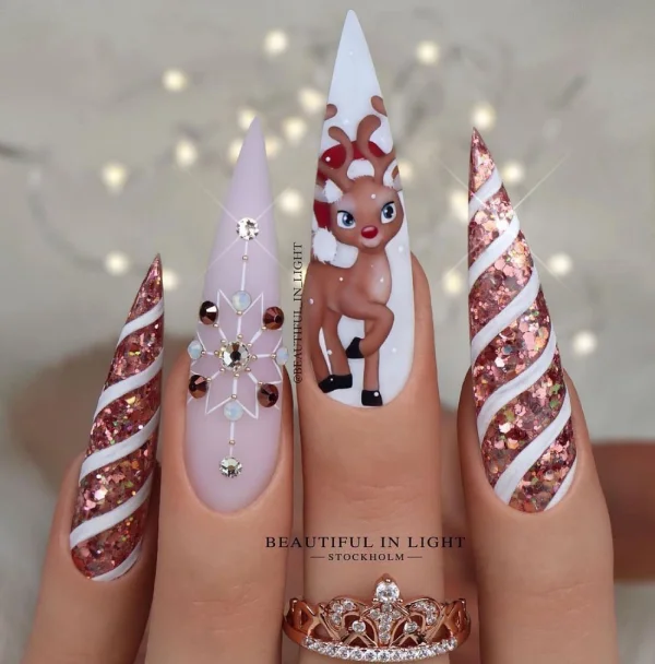 Snowflake and Reindeer Winter nail