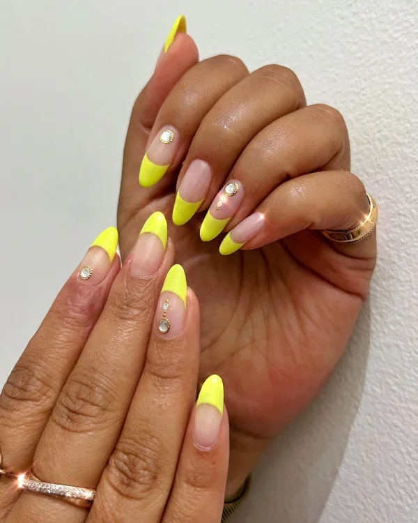 Yellow Tips Maicure