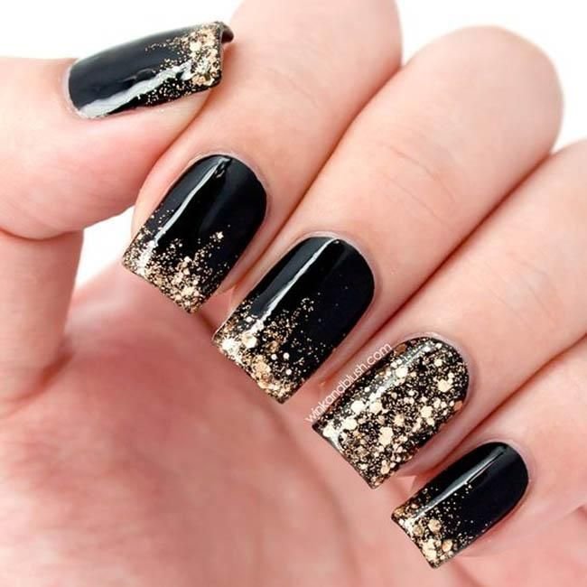 Black and Gold New-Years eve Fingernails Design