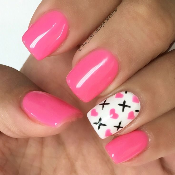 xoxo pattern nails