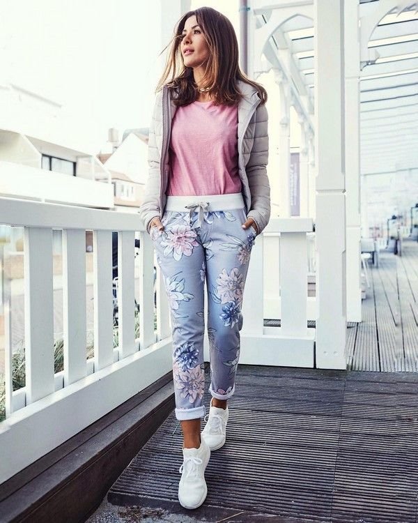 Jeans outfit ideas for ladies with floral