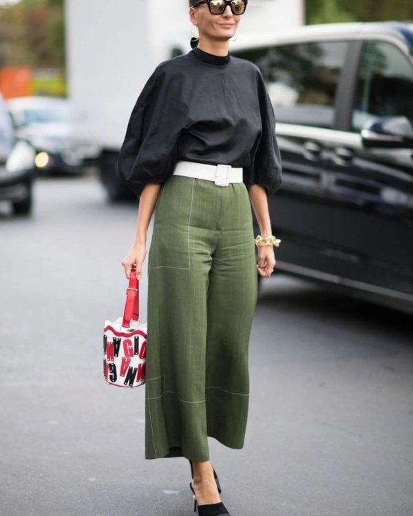 Classyw ide leg pants nad black blouse