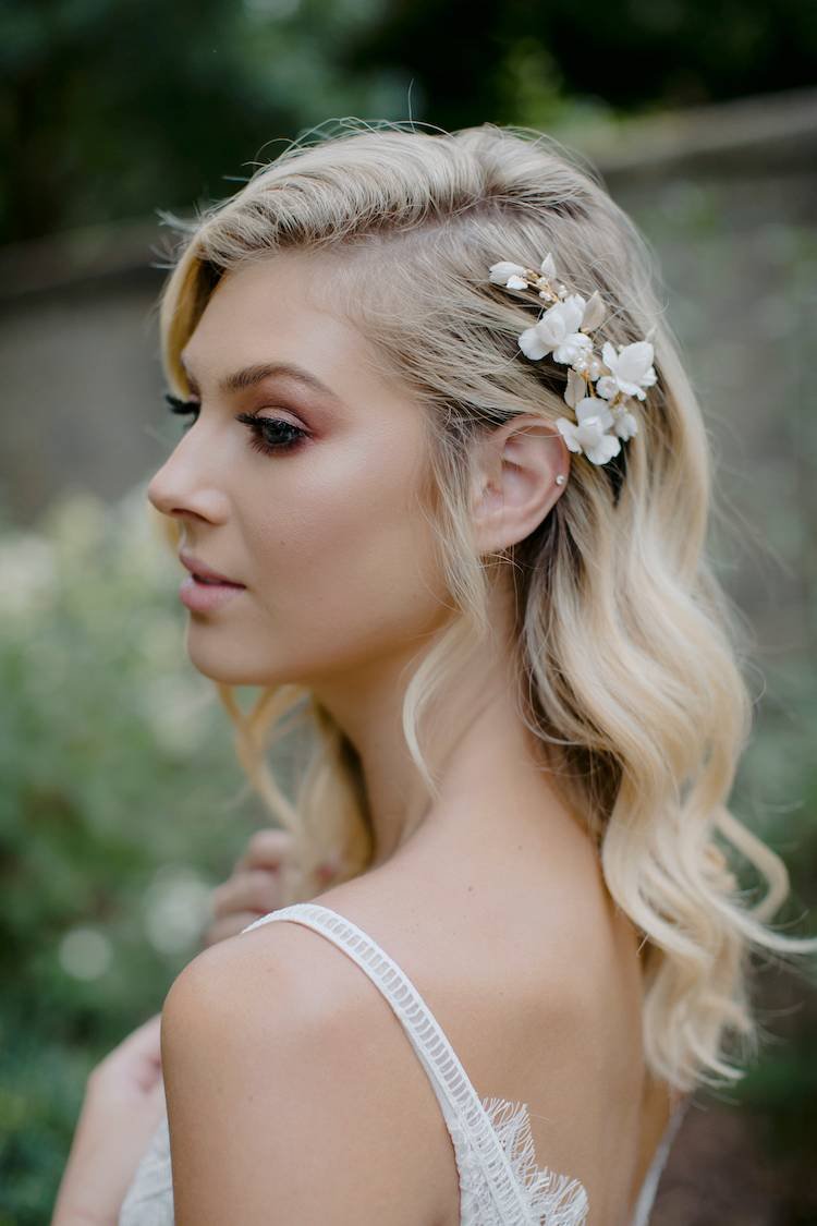 Bride hair down side swept hairstye
