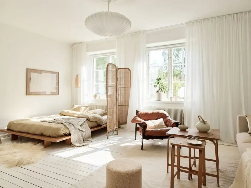 Bedroom with dark beige devider