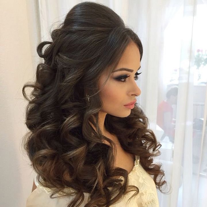 Voluminous Waves Bride Hair Down Look