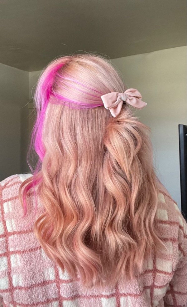 strawberry blonde hair with pink streaks