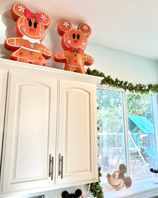 gingerbread Christmas kitchen decor