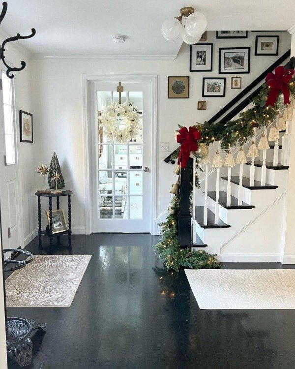 17+  Winter and Christmas Entryway