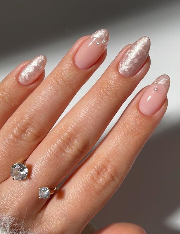 January nails designs with pearls