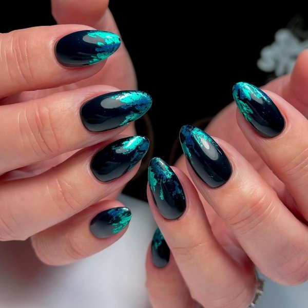 Foil effect januarary nail ideas