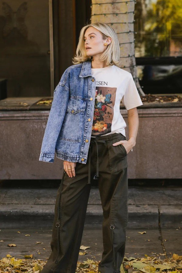 casual outfit idea with denim Jacket and Graphic Tee