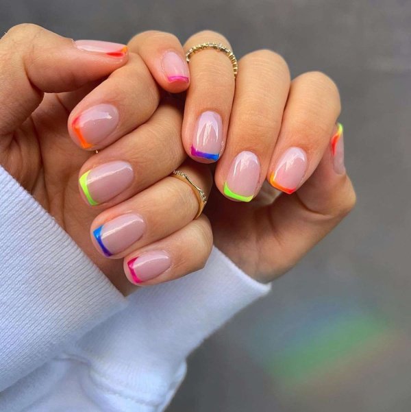 Micro french rainbow mani