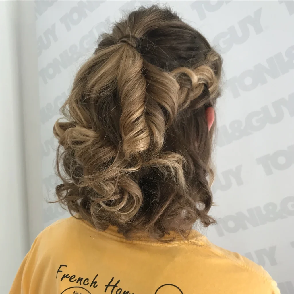 Half Curled Ponytail for prom hiarstyle. If you want a short hairstyle with bounce and curls.