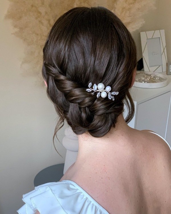 Low updo with Small hairpin for short prom hairstyle. Classy and simple look to enjoy your night.