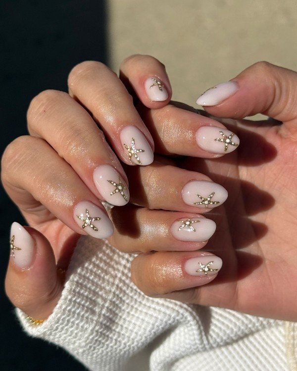 Minimalist Ocean Inspired Nails with starfish