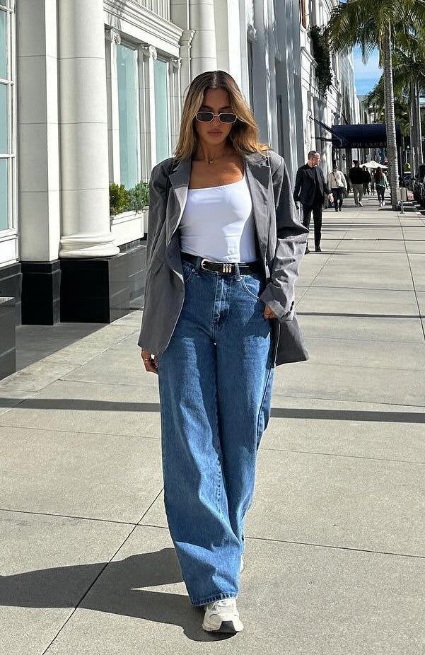 grey blazer, baggy jeand and sneakers