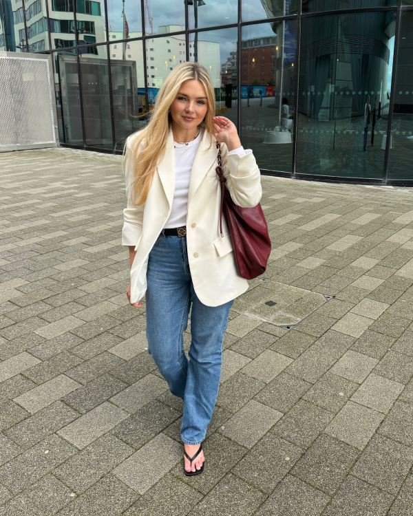 Oversized Beige Blazer With Slim Jeans