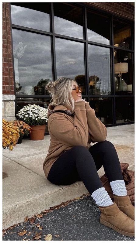 Cozy sweater, hooded with leggings and Boots
