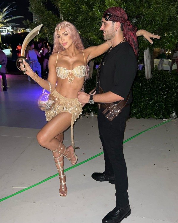 Pirate and mermaid Halloween Costumes Inspiration