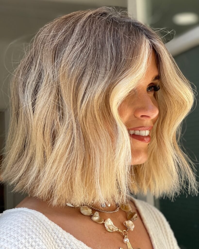 Stacked Bob with Light Waves for a Relaxed Style