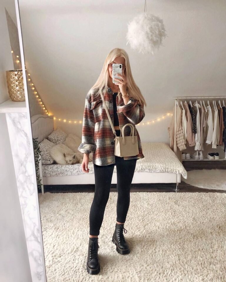 How to Wear Leggings Over 50
