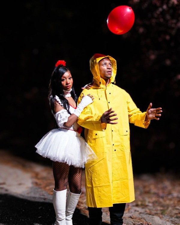 Cute Couple Halloween Costumes with the IT costumes, yellow raincoat, red balloon.