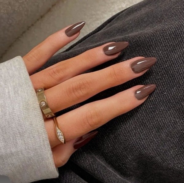 Mocha Almond- Shaped Nail with Chrome for fall.