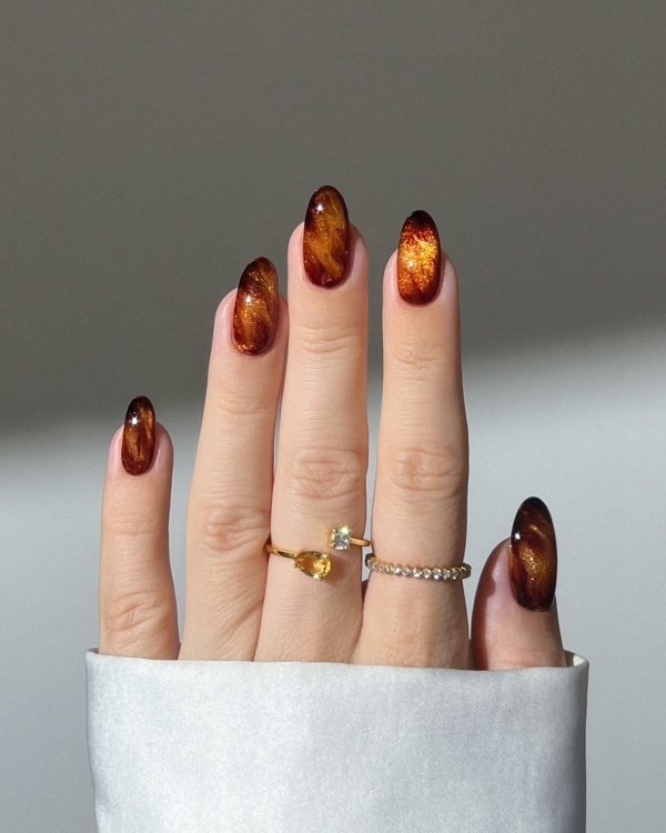 17 Fall Chrome Nails to Try This Season