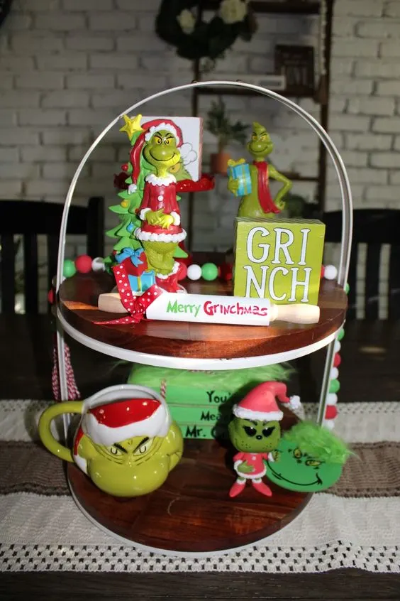 DIY grinch Table DEcoration for the holiday