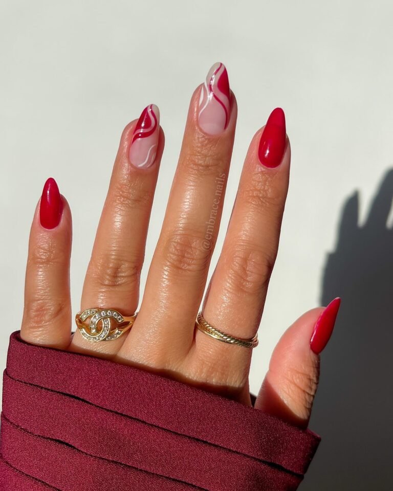 Cutest chrsitmas red nails that will stand out.