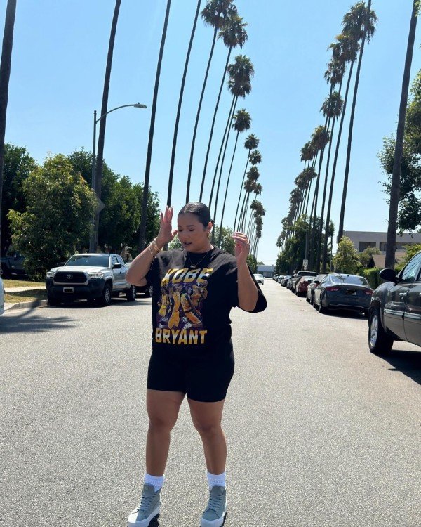 What to wear to a Summer Concert, outfit ideas with biker shorts and oversize t shirt