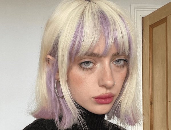 Peekaboo Highlights on a Lob Haircut