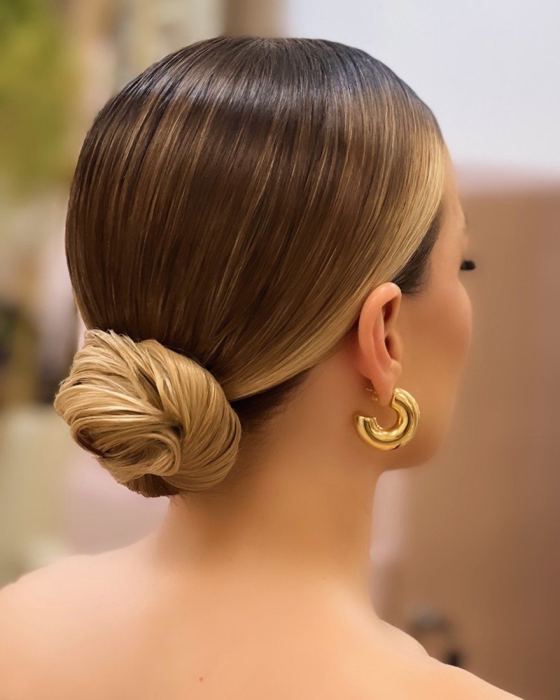 Low Chignon graduation hairstyles