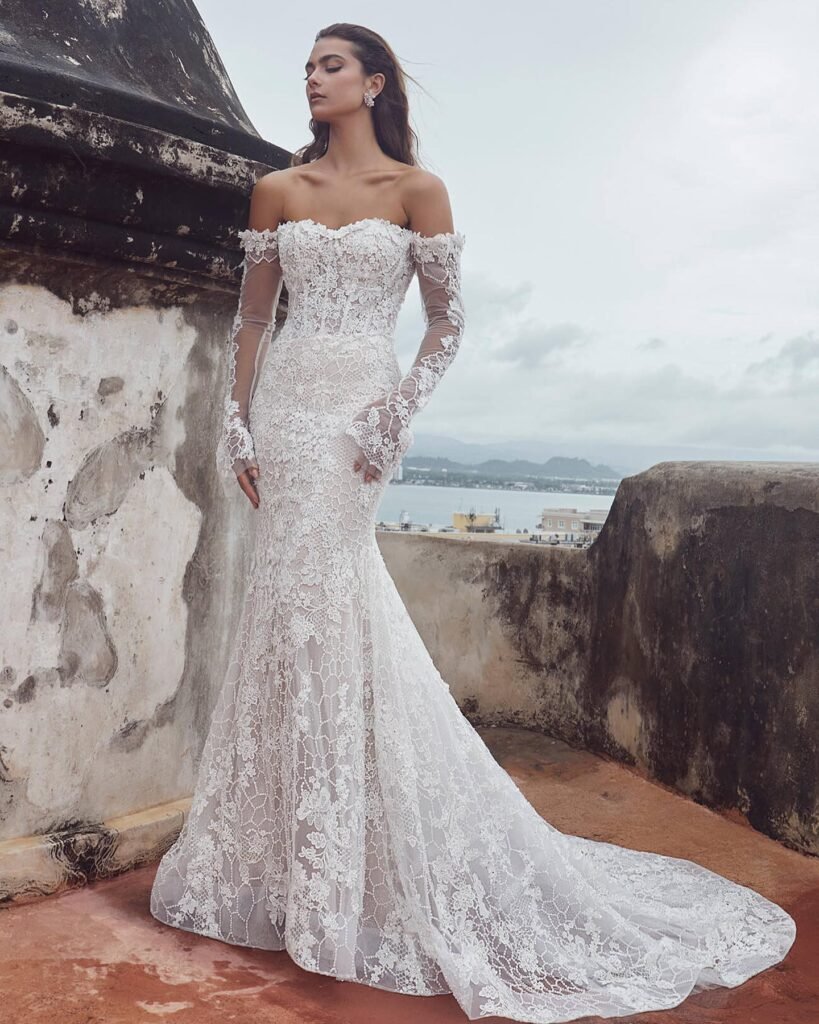Sheath with Exposed Back Fall Wedding dress
