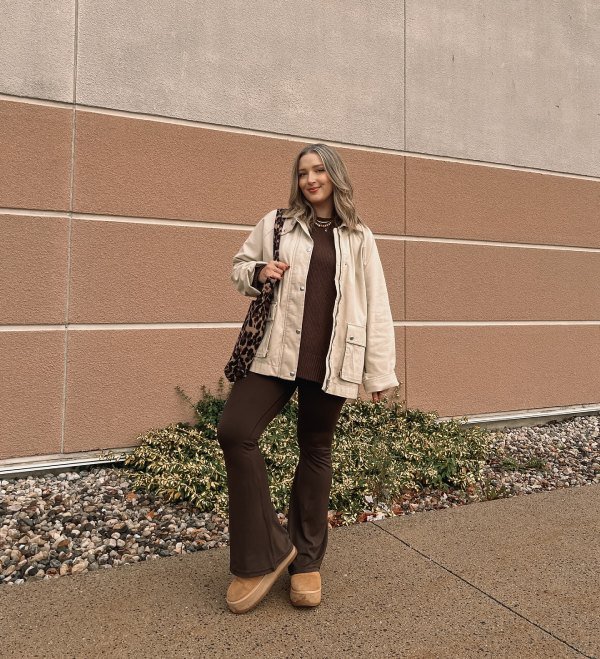 woman brown leggings outfit ideas